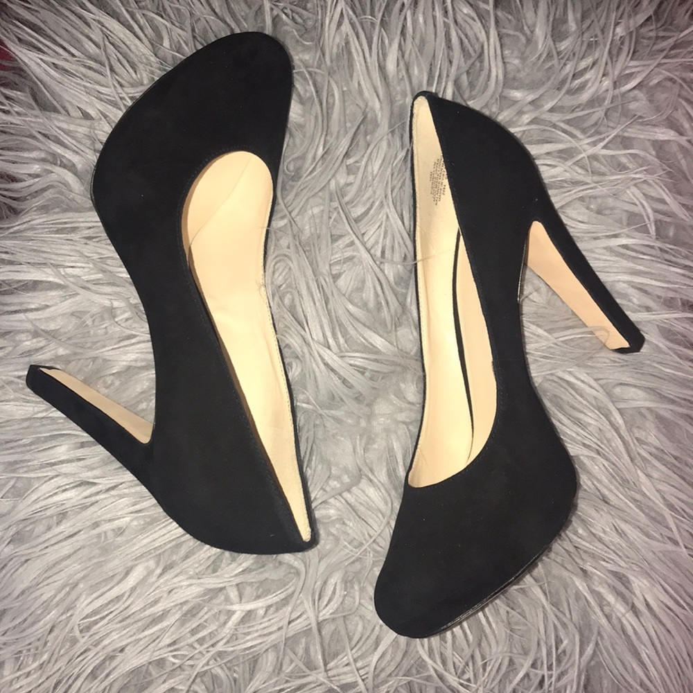 BRIELYN ROUND-TOE SUEDE PUMPS